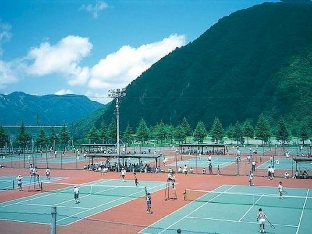 Yuzawa Toei Hotel Bagian luar foto